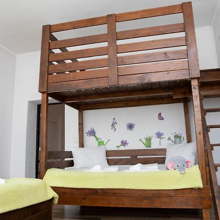 Cosy Apartment In City Centre Oradea Exterior photo