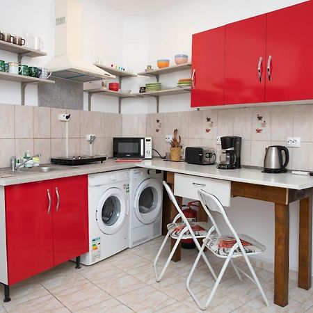 Cosy Apartment In City Centre Oradea Exterior photo