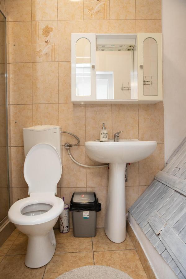 Cosy Apartment In City Centre Oradea Exterior photo