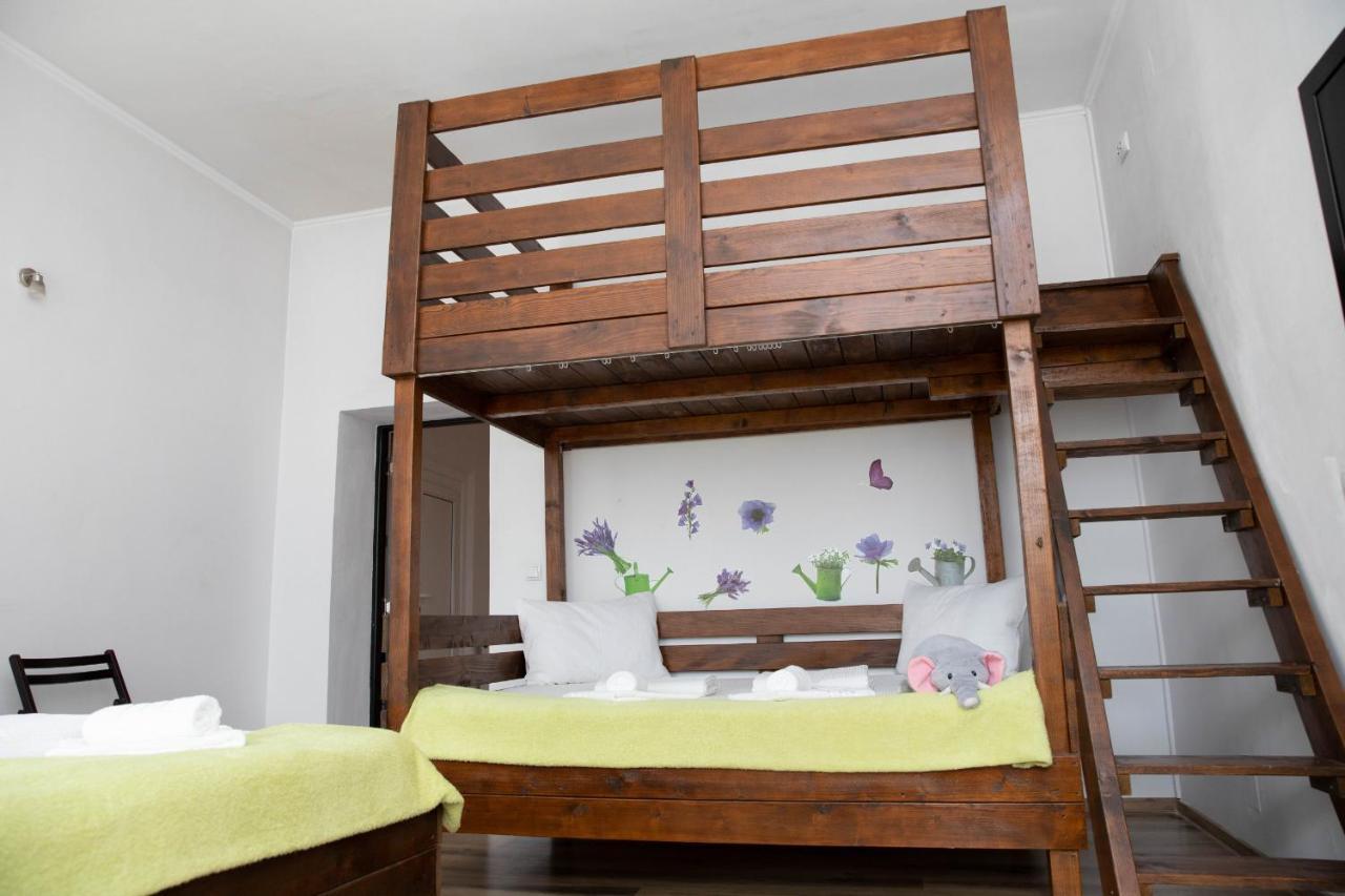 Cosy Apartment In City Centre Oradea Exterior photo