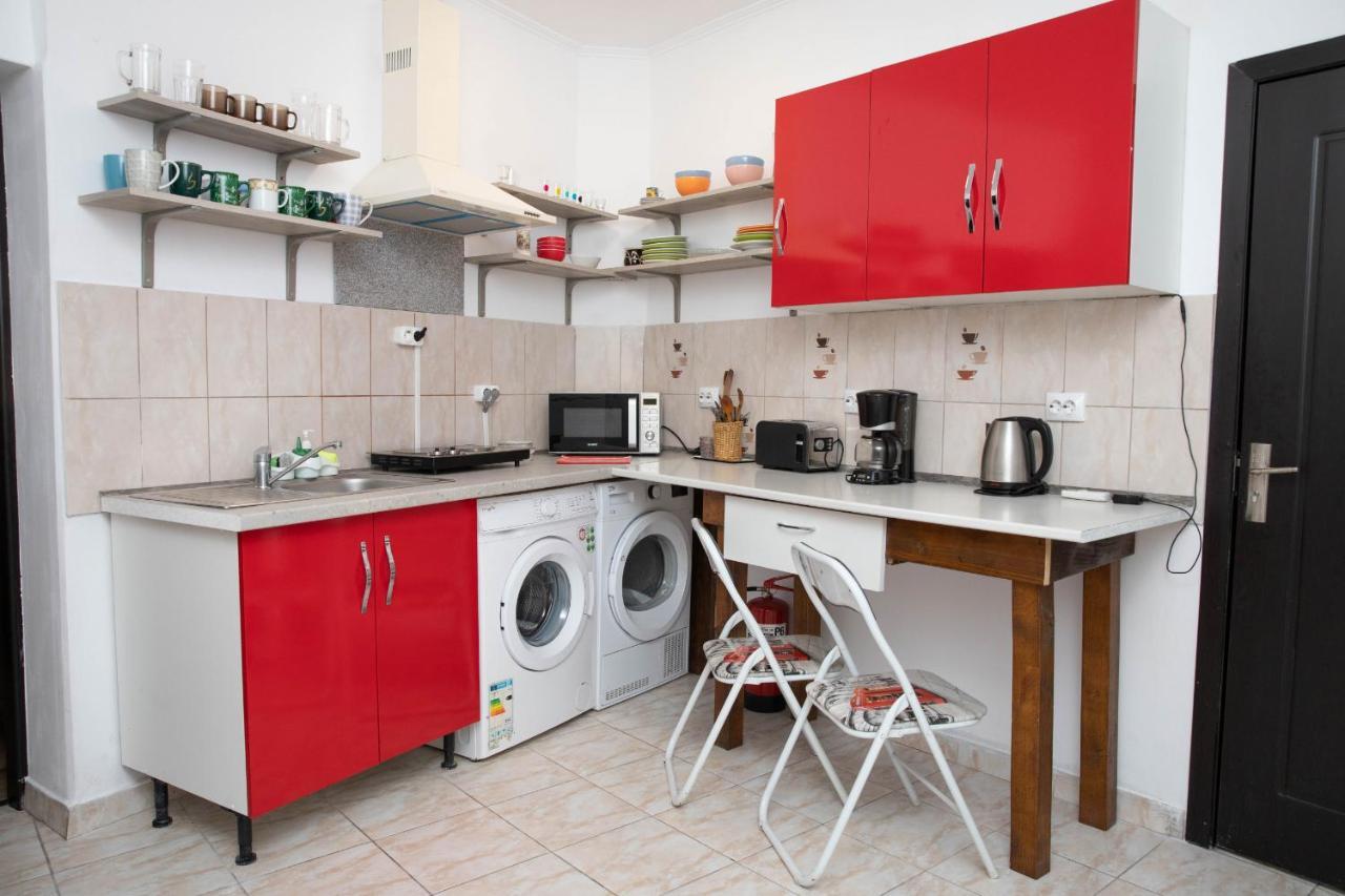 Cosy Apartment In City Centre Oradea Exterior photo
