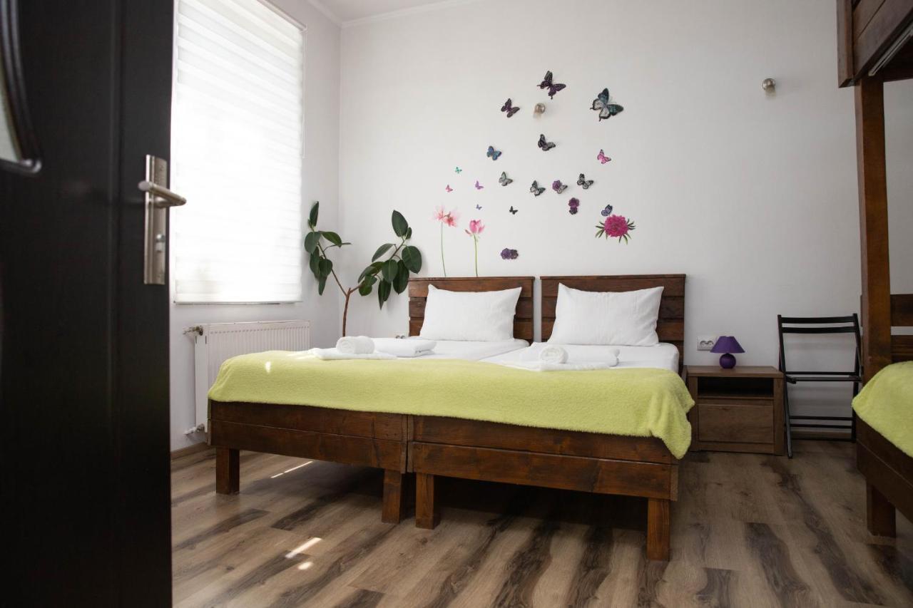 Cosy Apartment In City Centre Oradea Exterior photo