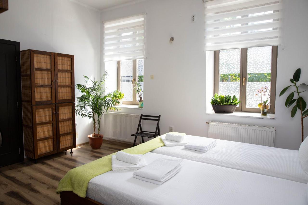 Cosy Apartment In City Centre Oradea Exterior photo