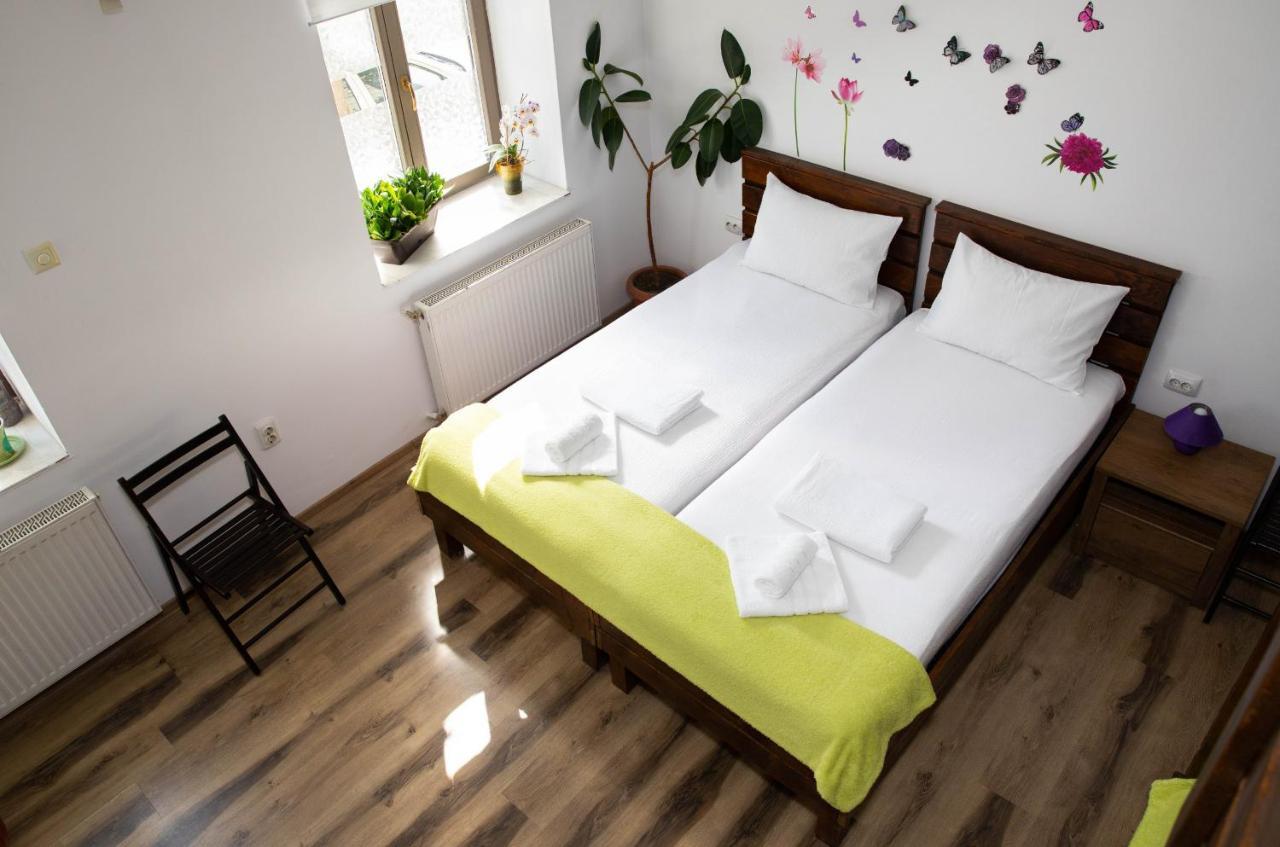 Cosy Apartment In City Centre Oradea Exterior photo