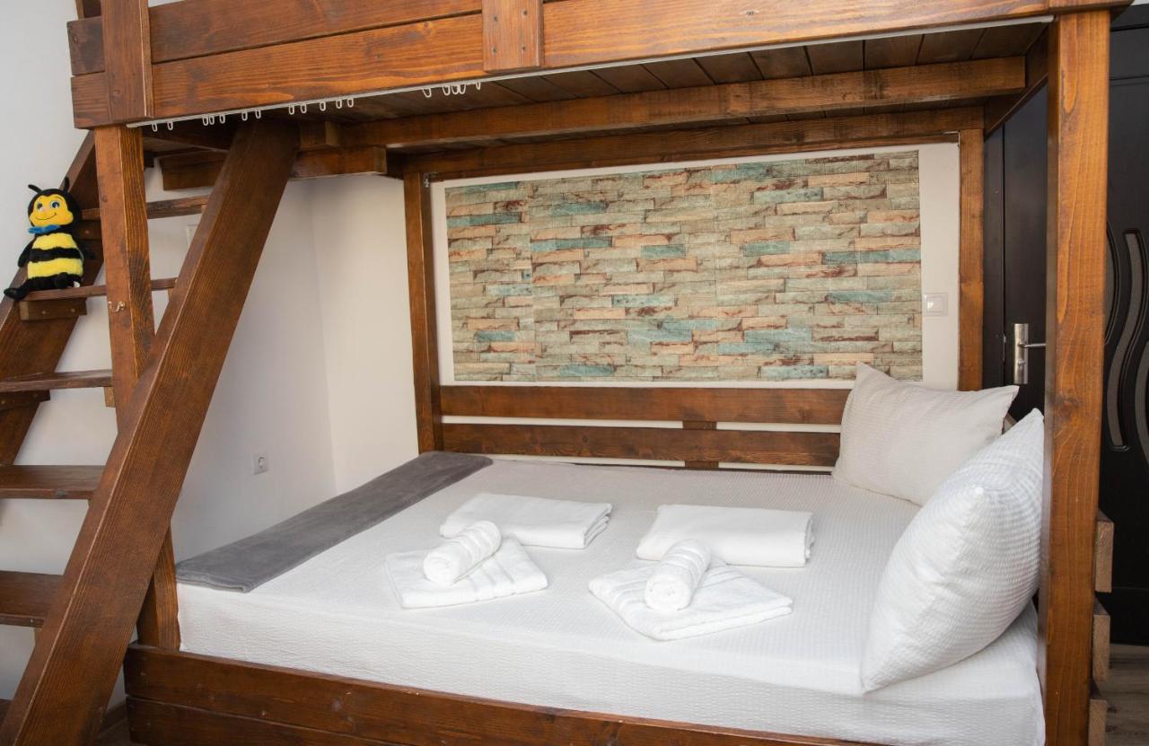 Cosy Apartment In City Centre Oradea Exterior photo