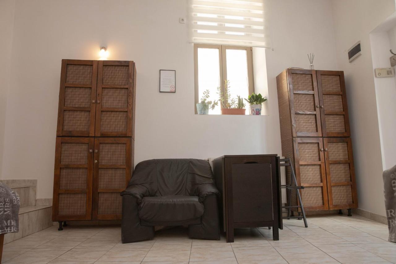 Cosy Apartment In City Centre Oradea Exterior photo