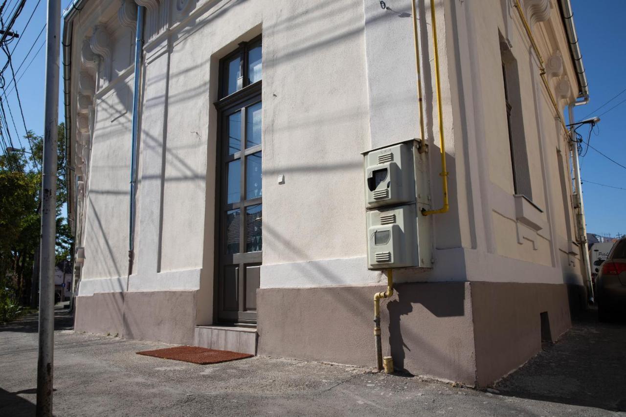 Cosy Apartment In City Centre Oradea Exterior photo
