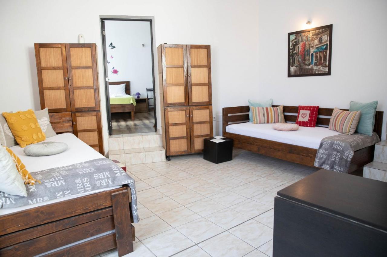 Cosy Apartment In City Centre Oradea Exterior photo