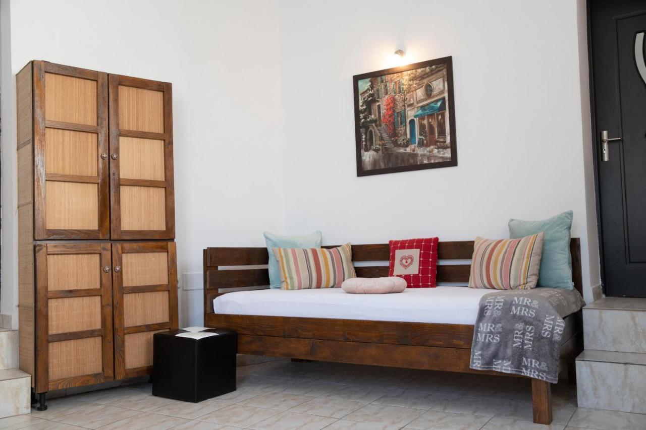 Cosy Apartment In City Centre Oradea Exterior photo